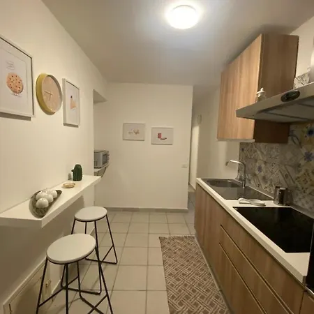 Loft Pied- A -terre Apartment
